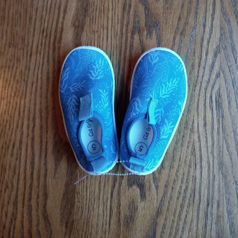 NWOT Blue Slip On Water Shoes Size 5